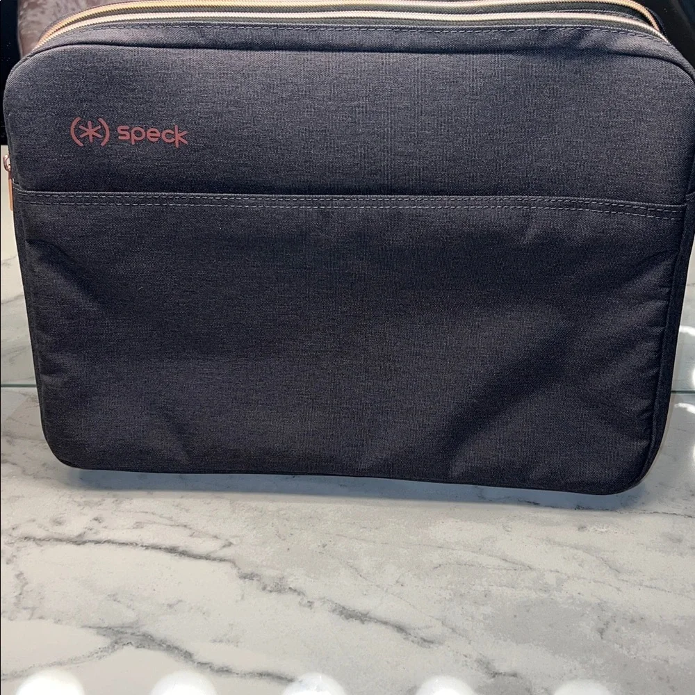 Speck Charcoal & Pink Laptop Sleeve 🩷🩶